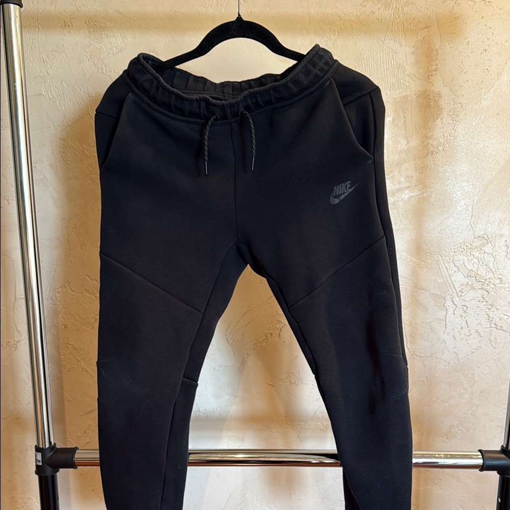 Nike tech black jogger boys pants size large